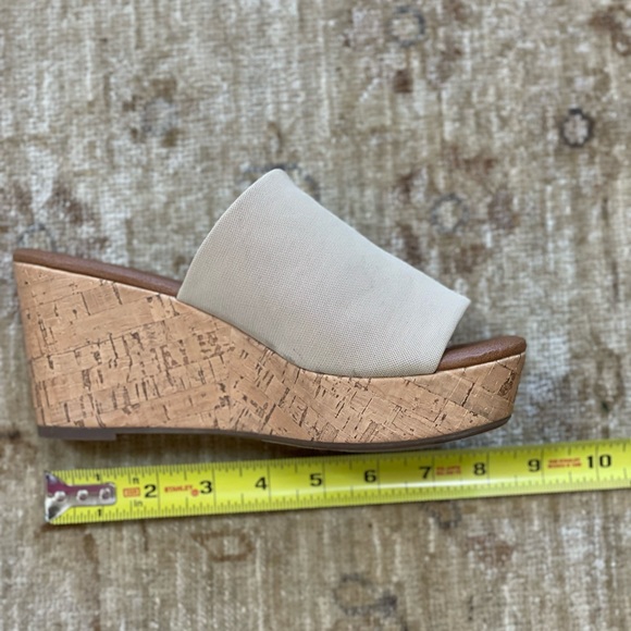 NWOB - Sonoma Lifestyle Cork Platform Slide Wedges in Beige, Size 6. - Picture 14 of 15